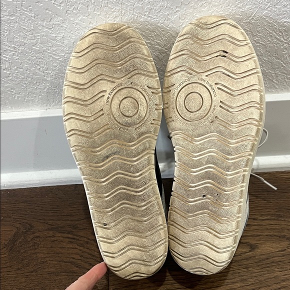 New Balance Cream and Black Women's Sneakers - Picture 6 of 9